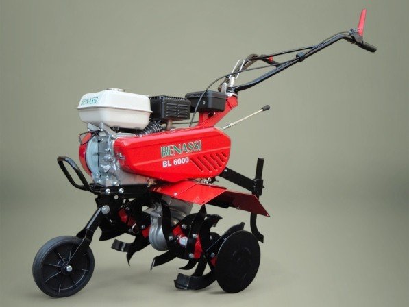 Hakfrees 80 cm met Honda GX160 OHV motor - 2 versnellingen vooruit + 1 achteruit - 6 messen en 2 schijven