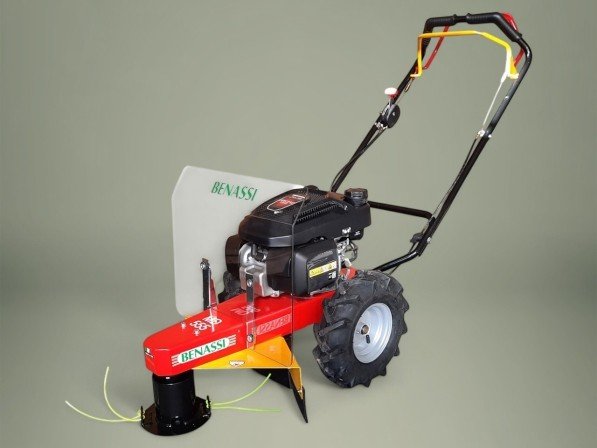 Benassi trimmer maaier met Honda motor en dubbele nylondraad
