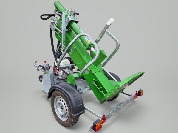 Houtklover met Honda GX270 OHV motor in verticale werkstand