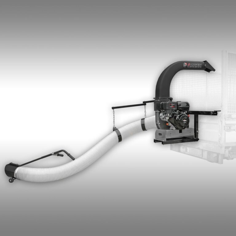 Jansen LG-1300 Truckloader-bladruimer aan een voertuig gemonteerd, klaar voor gebruik.