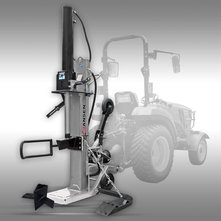 Jansen TS-30 houtklover met tractor op de achtergrond