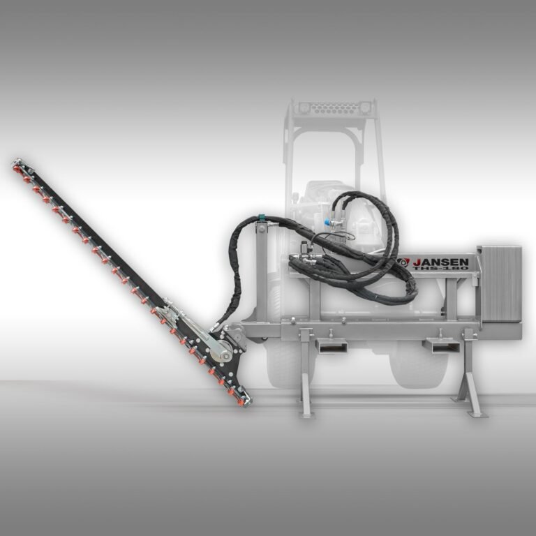 Jansen THS-180 snoeizaag gemonteerd op tractor voor het snoeien