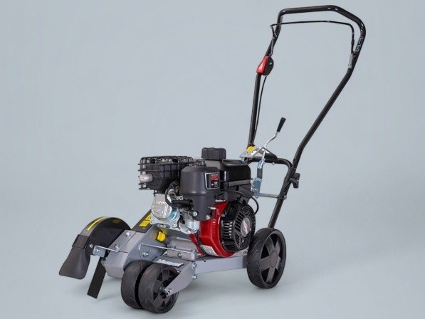 Kantensnijder met B&S Serie 550 OHV motor in volledig aanzicht