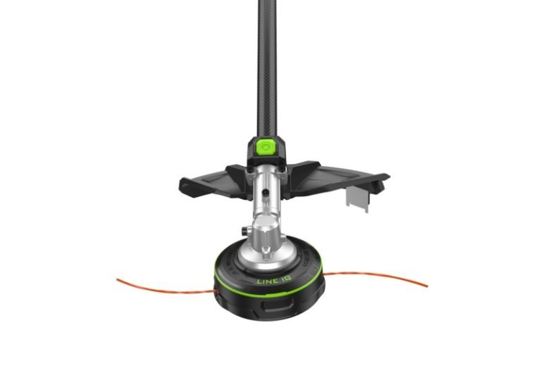 Detailopname van de kop van een grastrimmer met de aanduiding LINE IQ.