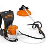 FR 410 C-E bosmaaier met AutoCut 25-2 op witte achtergrond