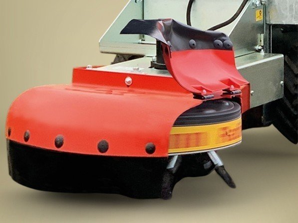 Close-up van de Onkruidborstel WKB 660 E met 12 roterende staalborstels.