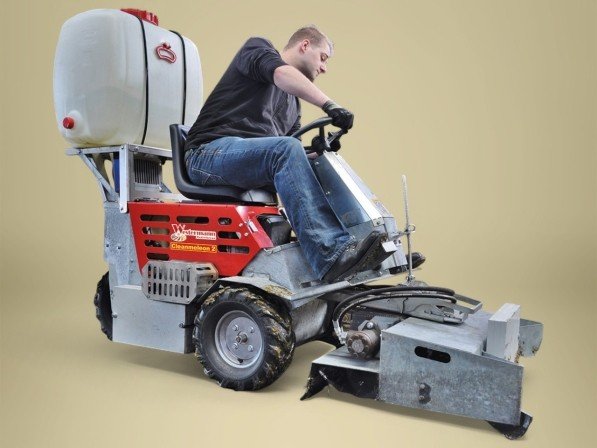 Roosterreiniger met watertank - werkbreedte 900 mm - vooraanzicht