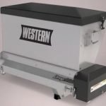 Zoutstrooier DROP 600 - 12 Volt - tankinhoud 200 liter - strooibreedte tot 91 cm - roestvrijstaal - gedragen model